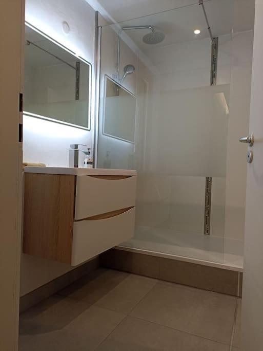 Tres Bel Rez De Jardin De 53m2. Apartment *