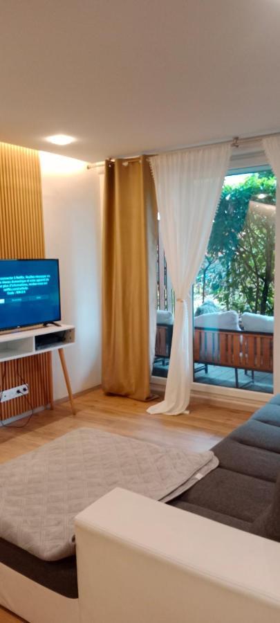 Apartment Tres Bel Rez De Jardin De 53m2.
